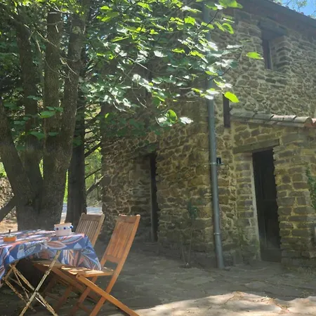 Holiday home Maisonnette Avec Jardin Et Terrasse Montdardier